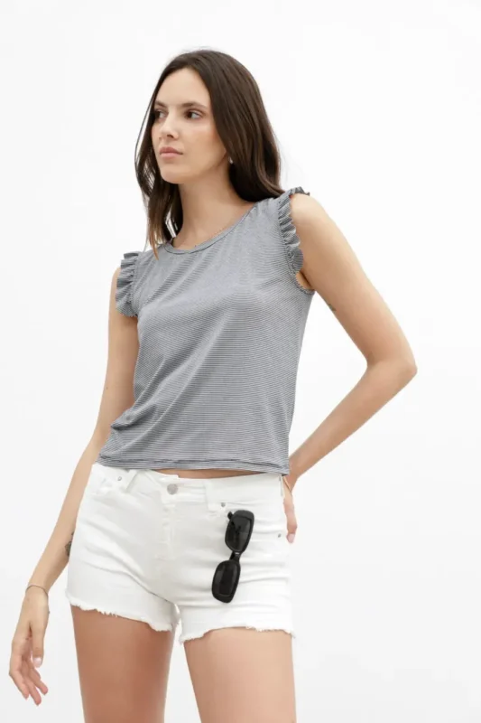 MUSCULOSA RAYADA CON VOLADOS 1