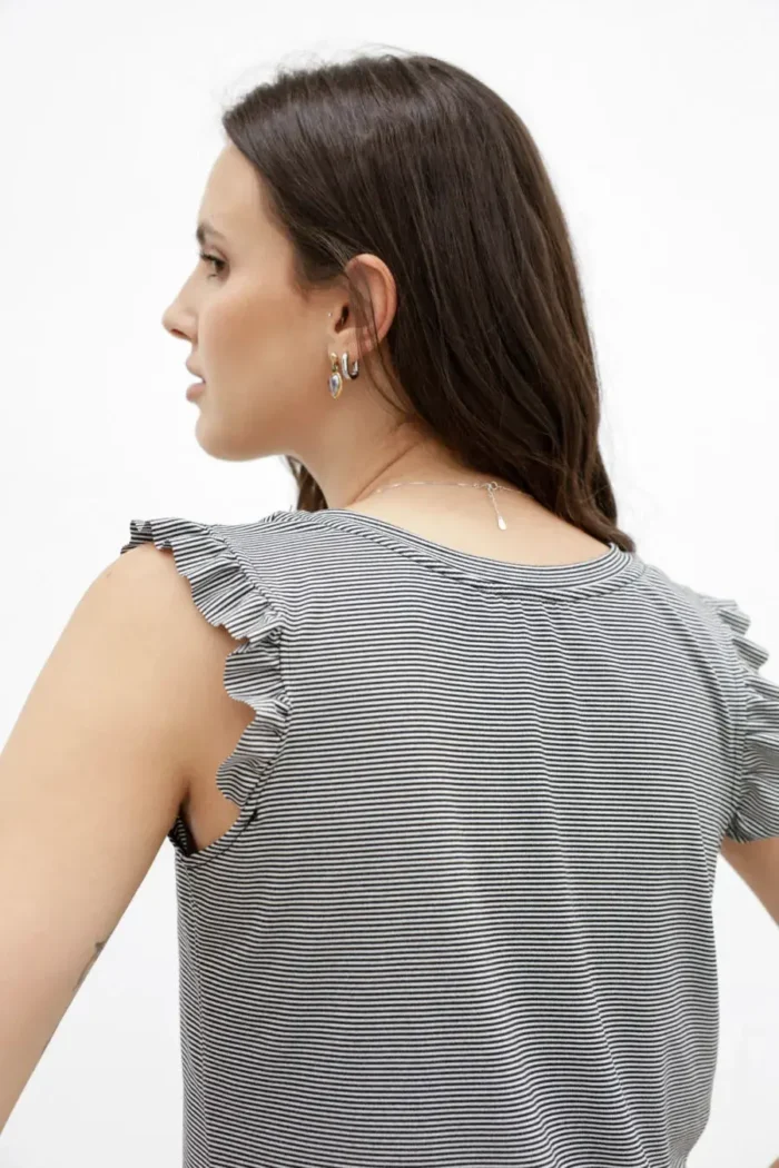 MUSCULOSA RAYADA CON VOLADOS 3