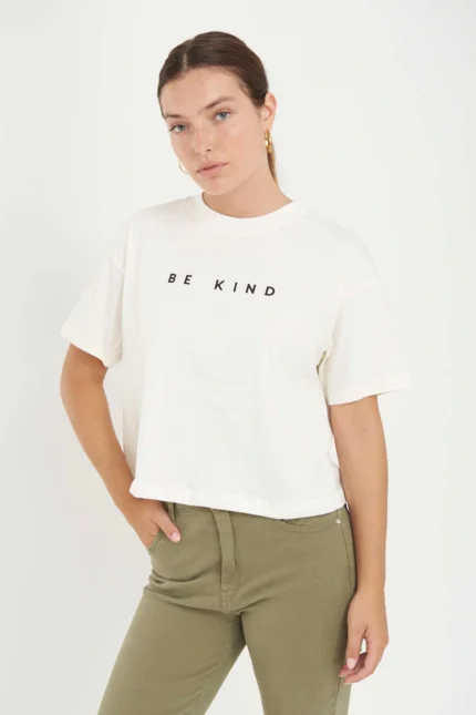 REMERA BE KIND 3
