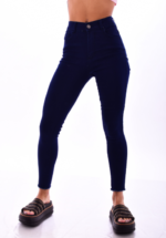 Pantalon jean chupin elastizado tiro alto azul oscuro lejos