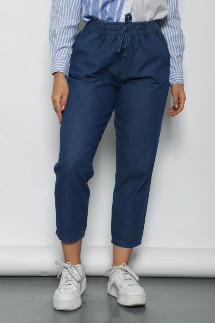 Pantalón de jean, azul oscuro cerca